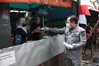 Jelang HUT ke-75 RI, Bakamla Bakti Sosial di Menteng