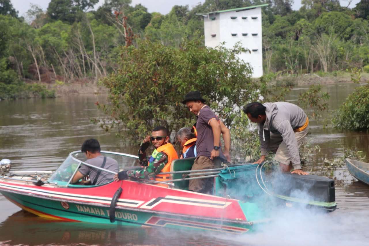 Dansatgas Tinjau Pekerjaaan TMMD Lalui Jalur Air