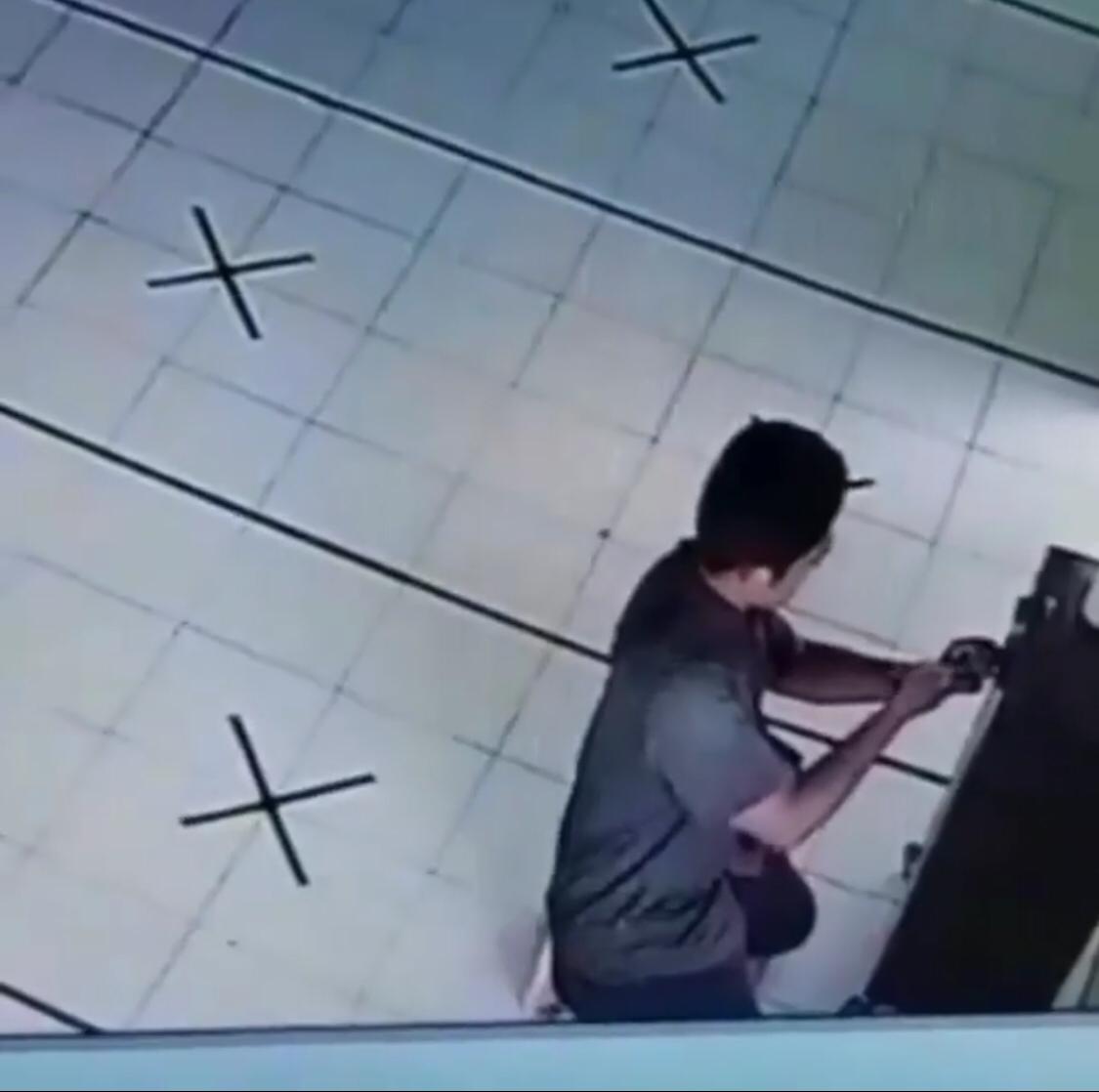 Aksi Pencurian di Masjid Al-Mukarramah Antang, Terekam CCTV