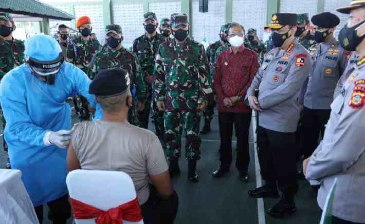Sebanyak 1.580 Anggota TNI-Polri Ikut Serbuan Vaksinasi di Pulau Bali