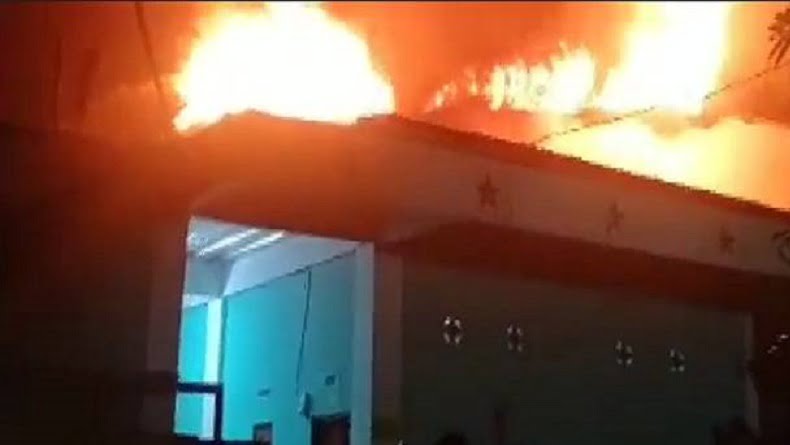 Pabrik Spring Bed di KIMA Terbakar, Bangunannya Langsung Roboh