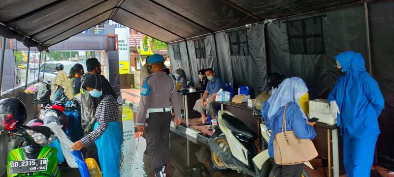 Lewat Gerai Drive Thru, Polres Pelabuhan Buka Layanan Vaksinasi