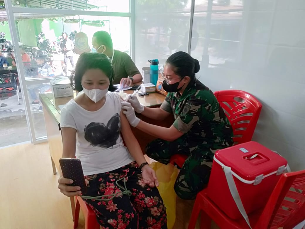 Kontainer Makassar Recover jadi Tempat TNI Lakukan Vaksinasi di Kecamatan Rappocini