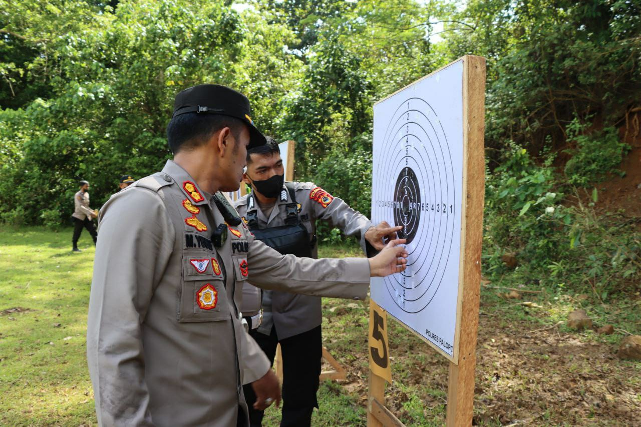 Meningkatkan Kemampuan Personil, Polres Palopo Gelar Latihan Menembak