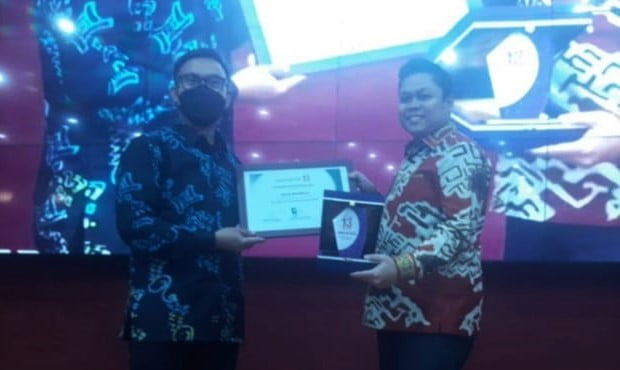 Yasir Mahmud Dapat Award Sebagai Tokoh Olahraga Sulsel
