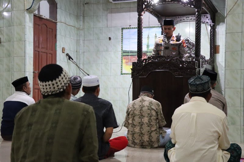 Polres Palopo Gelar Safari Subuh di Mesjid Muwafiqin Surutanga