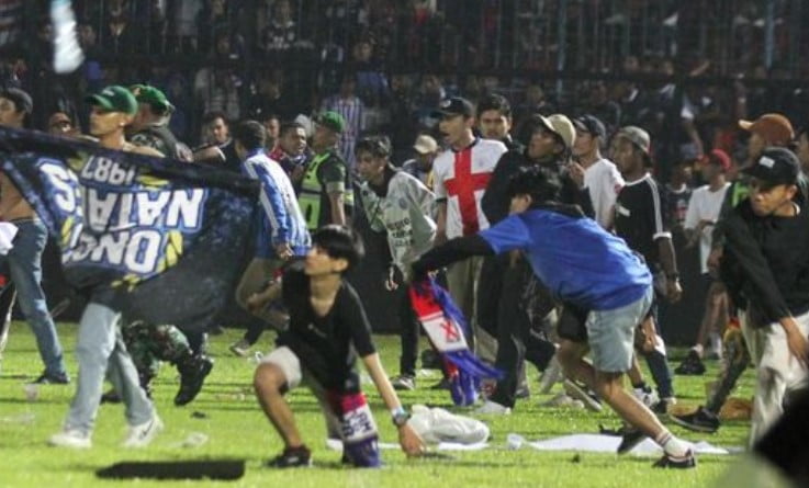 Kericuhan laga Arema FC vs Persebaya Surabay