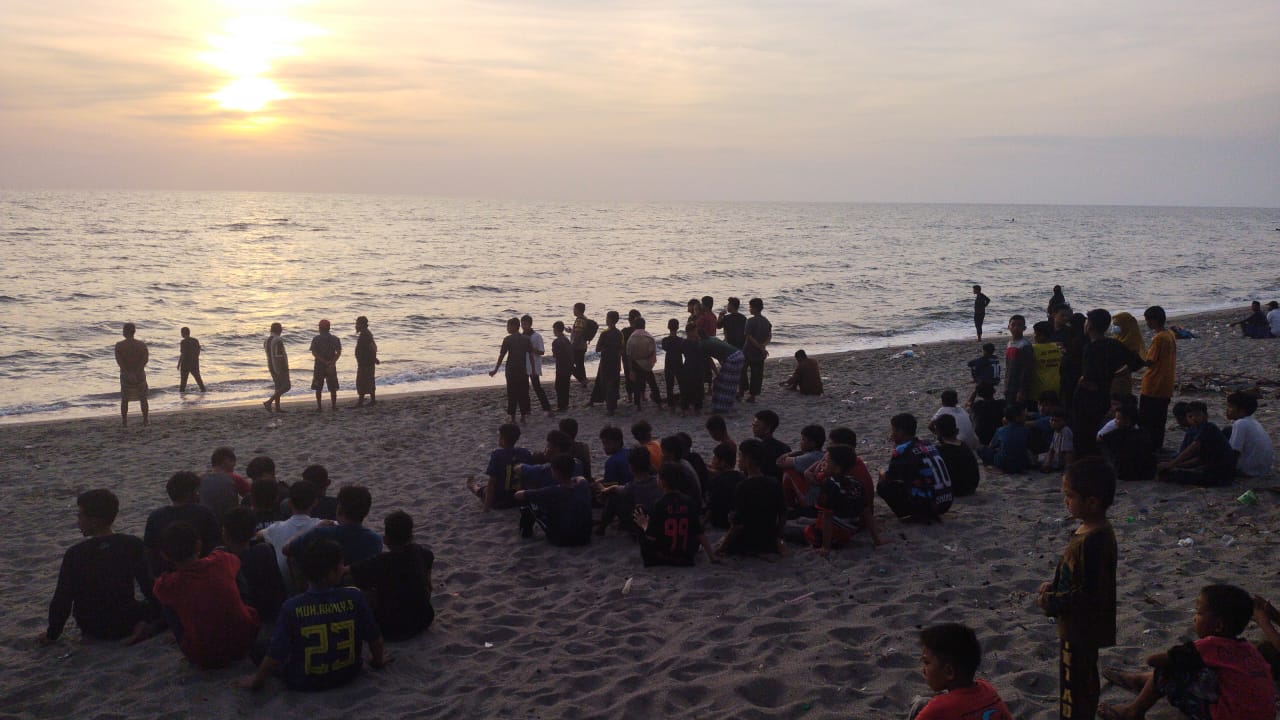 Lima Pelajar Ponpes Imam Assyafi’i Enrekang Terseret Ombak Di Pantai Lowita Pinrang, Tiga Meninggal Dunia
