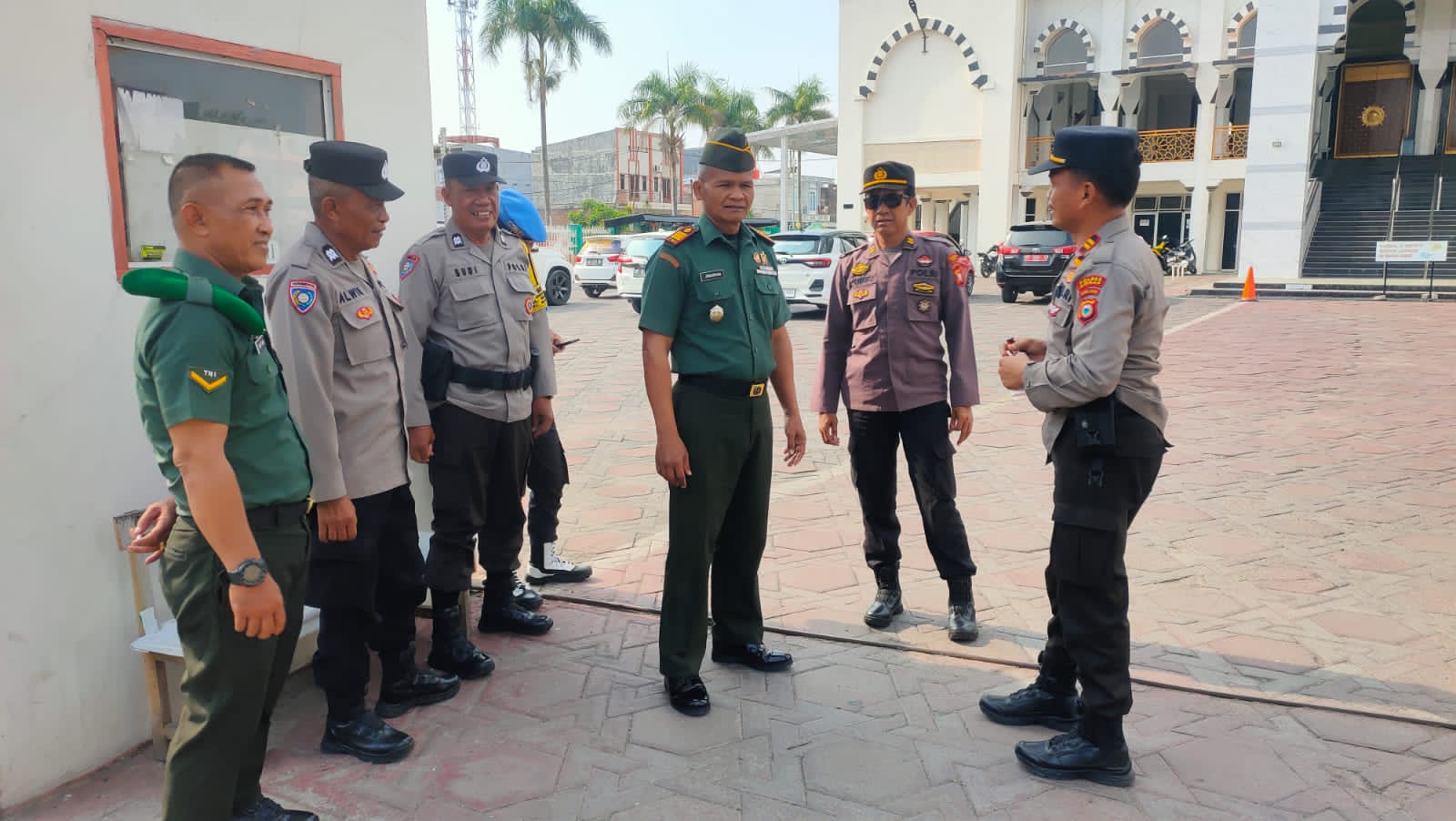 Berikan Rasa Aman, TNI-Polri di Sidrap Bersinergi Lakukan Pengamanan Pelantikan Kades Terpilih
