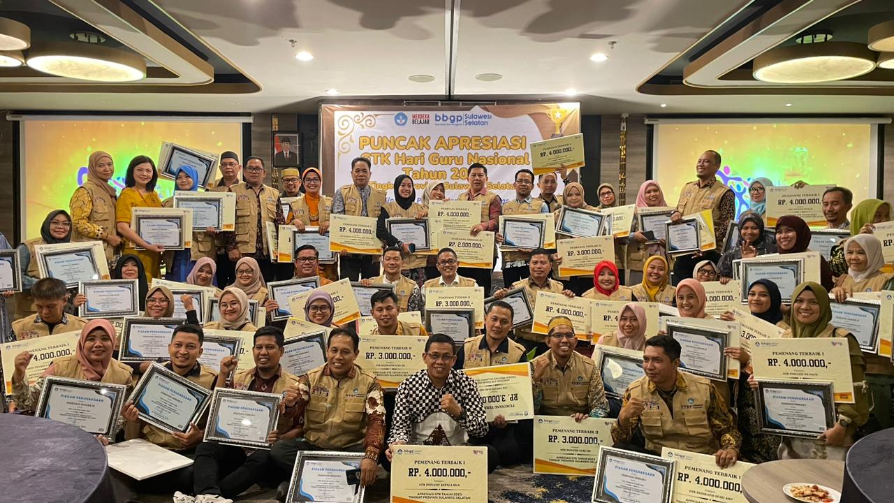 Tawakkal Kahar Raih Gelar Terbaik 1 GTK Inovatif Kepala SMA se Sulawesi Selatan