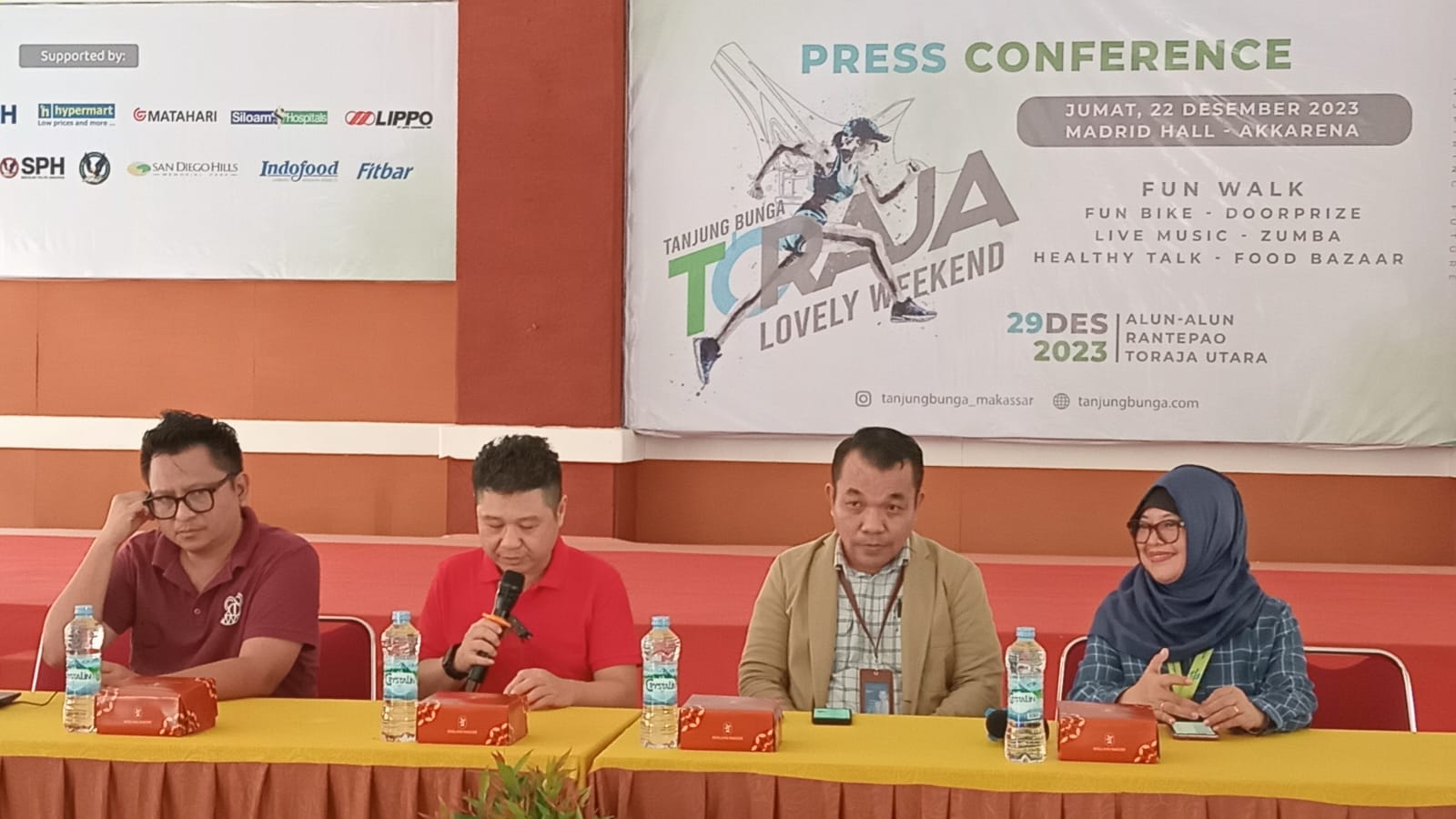 Mengembangkan Gaya Hidup Sehat di Masyarakat Toraja: Fun Walk “Lovely Weekend” di Alun-Alun Kota Rantepao