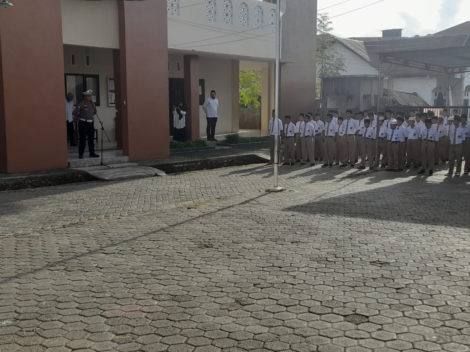 Polantas Bone Sosialisasikan ETLE dan Tanamkan Tertib Berlalulintas ke Pelajar