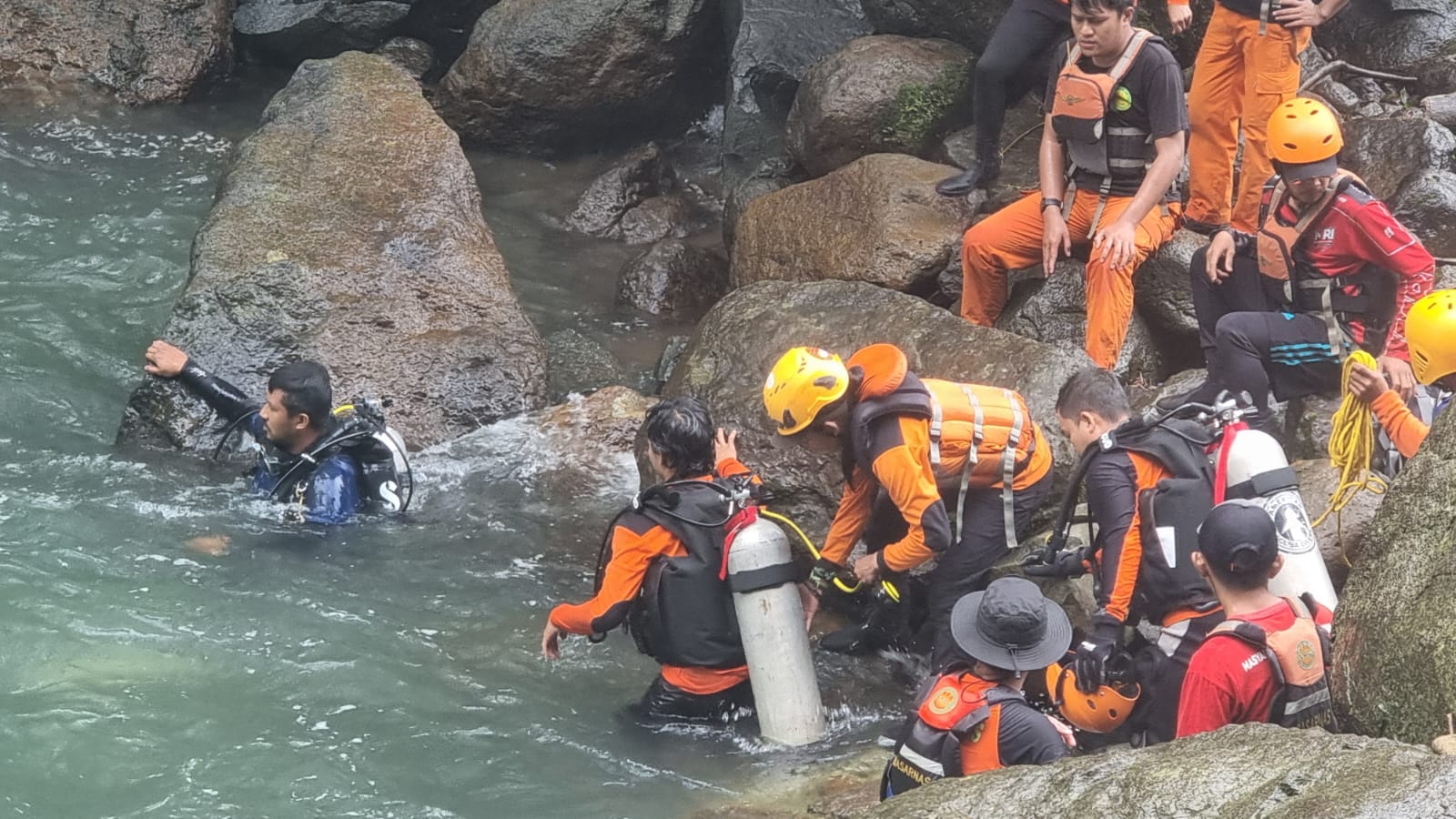 Pemuda Asal Gowa Ditemukan Tak Bernyawa di Air Terjun Pungbunga