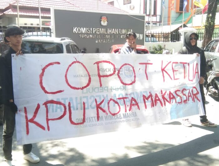 Aliansi Pemuda Kota Makassar dan FGM-Sulsel Desak Ketua KPU Makassar Mundur dari Jabatannya