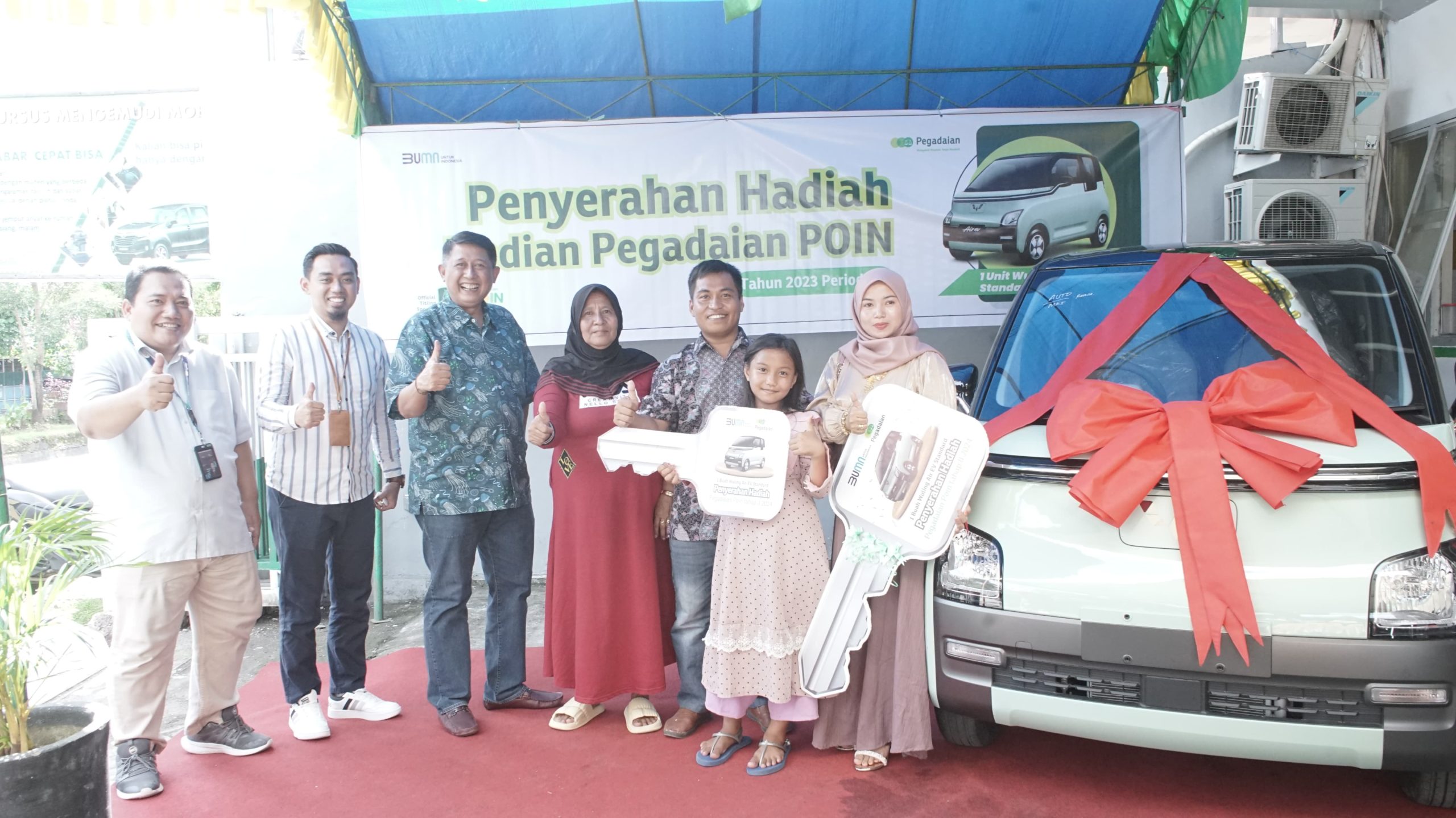 Menang Pegadaian POIN, Nasabah Pegadaian Kanwil Makassar Terima 1 Unit Mobil