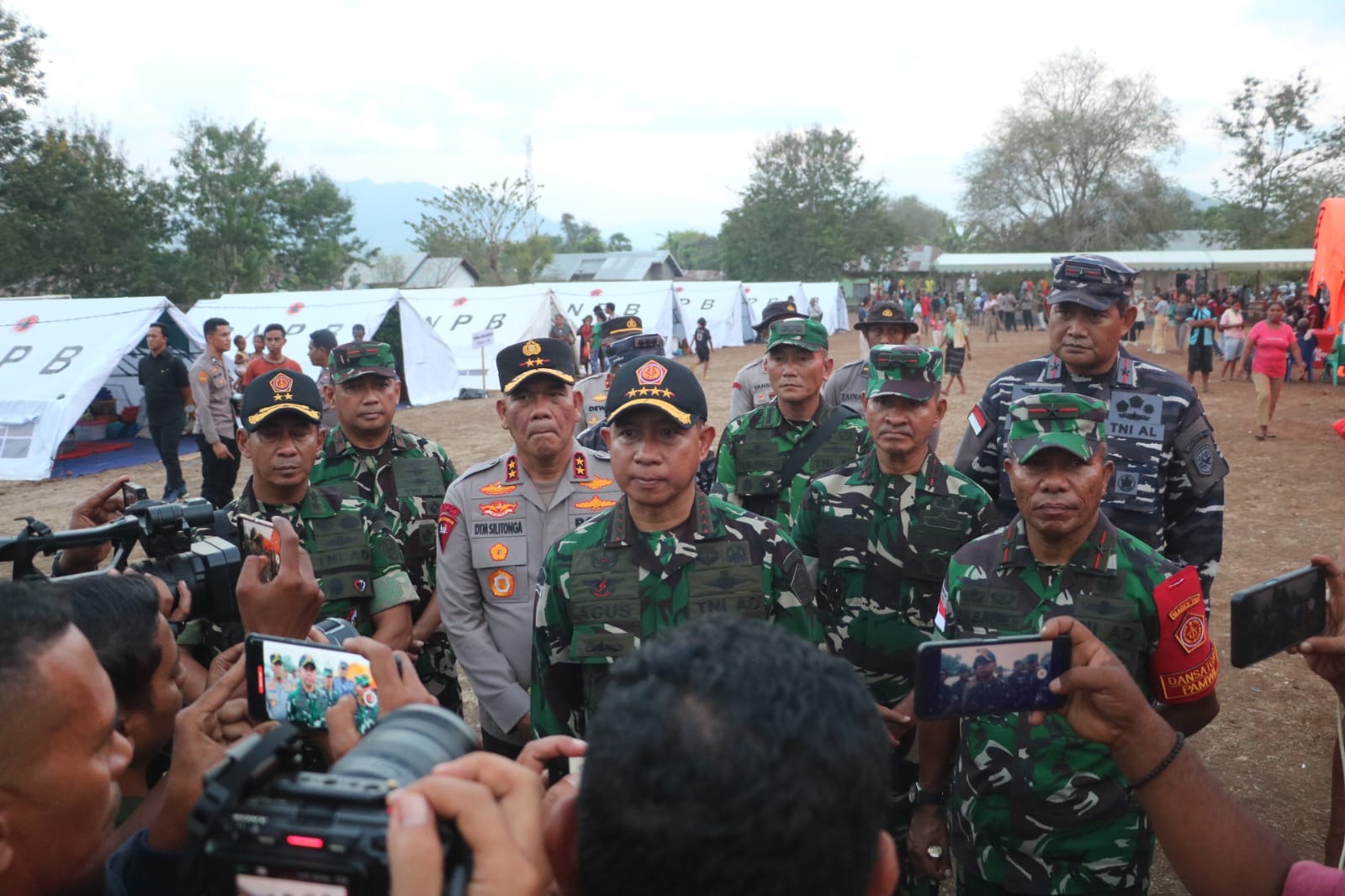 Panglima TNI Tinjau Lokasi Terdampak Erupsi Gunung Lewotobi Laki-Laki di NTT