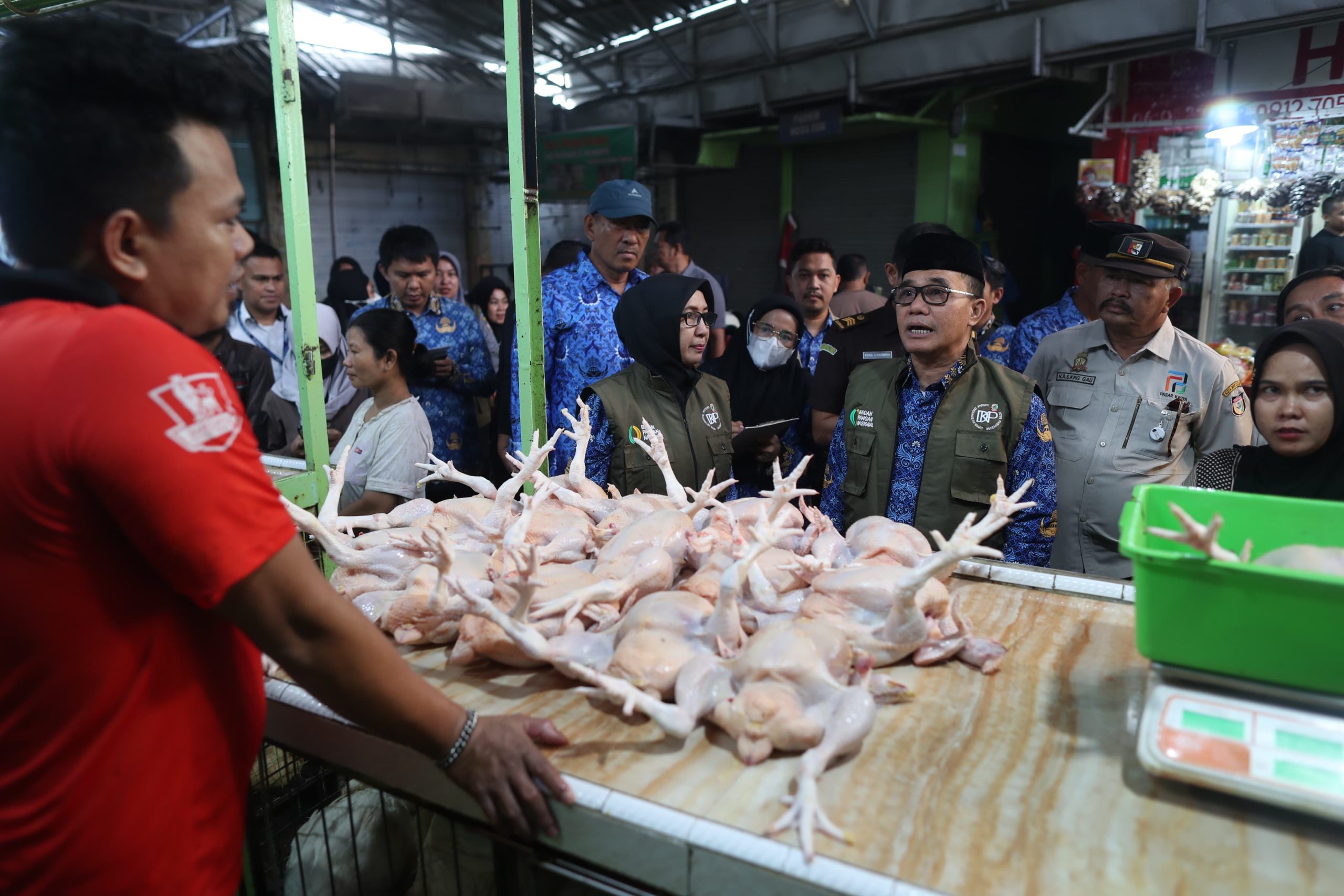 Jelang Nataru, Pj Sekda Tinjau Harga Pasar Tradisional dan Swalayan