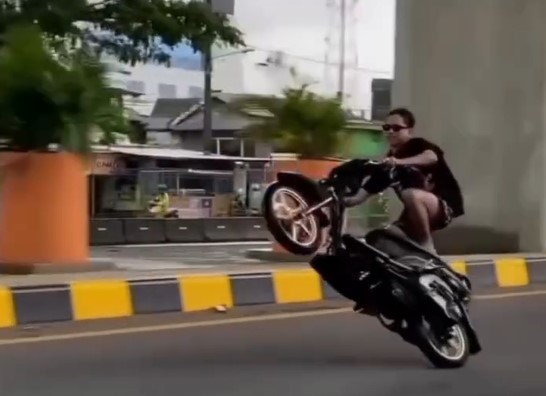 Aksi Remaja Lakukan Freestyle Berbahaya di Jl AP Pettarani Makassar, Polisi Usut