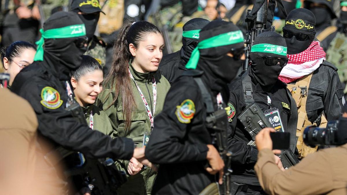 4 Tentara Perempuan Israel Dibebaskan Hamas, Tersenyum dan Melambaikan Tangan