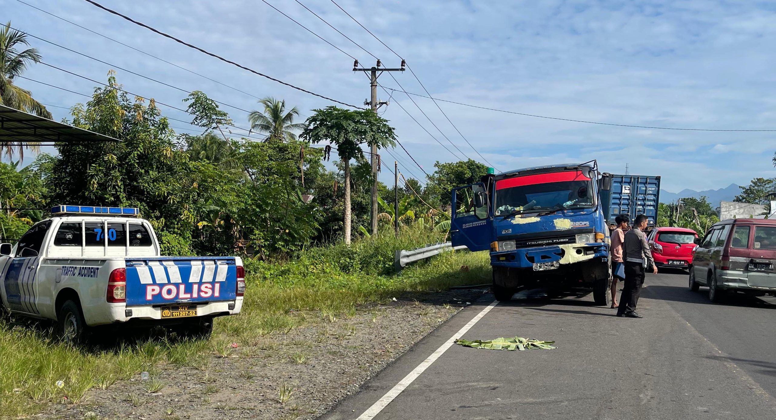 Hilang Kendali, Truk Tangki Tabrak Jembatan Di Duampanua Pinrang