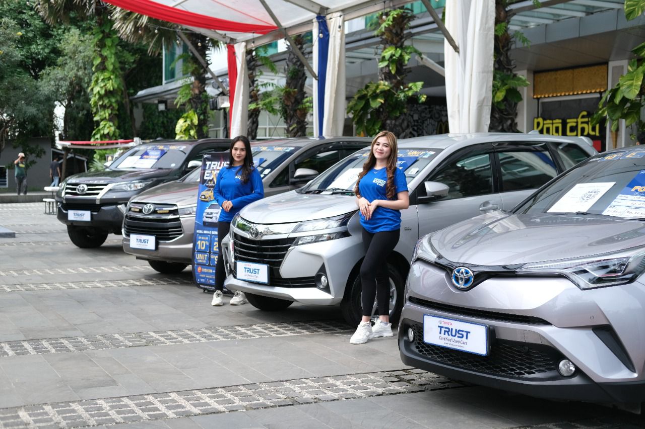 Hany di Kalla Toyota Trust, Beli Mobil Bekas dengan Garansi Resmi