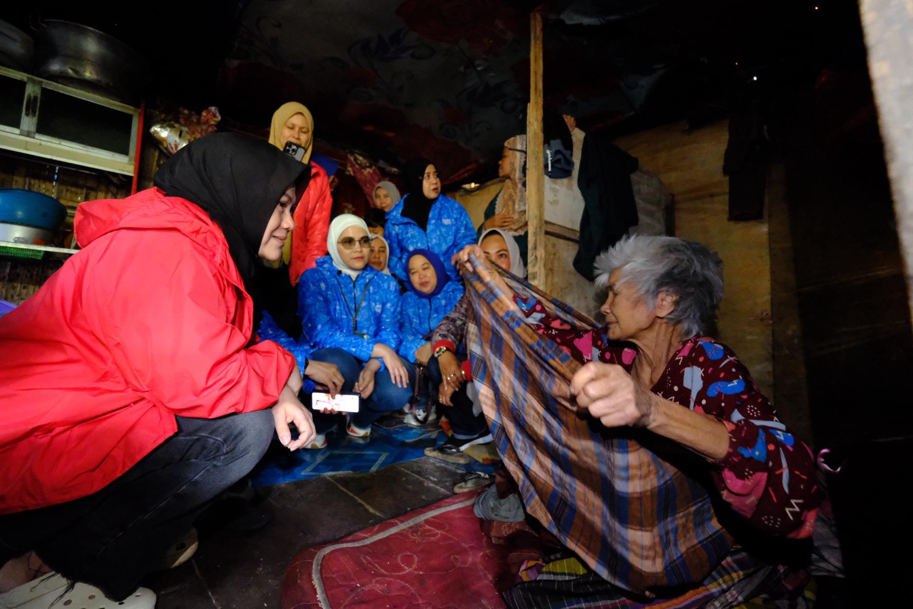 TP PKK Gowa Salurkan Bantuan ke Warga Miskin Ekstrem di Malino
