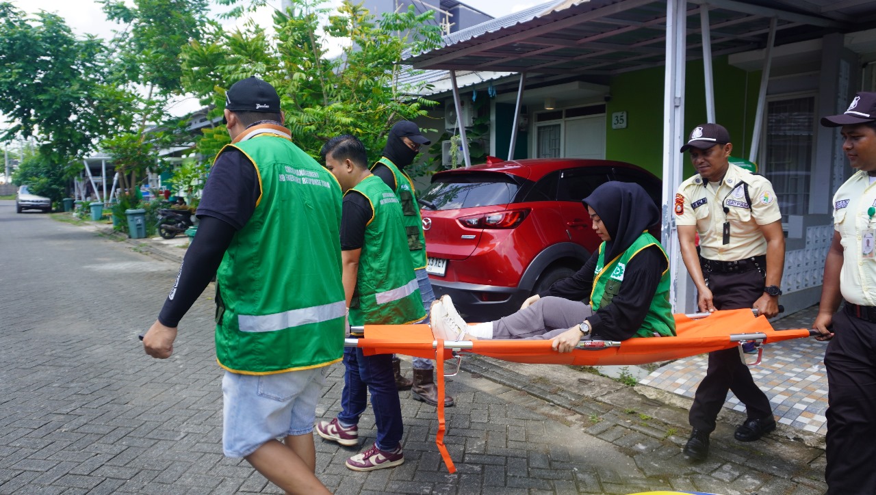 Tingkatkan Kesiapsiagaan dan Memastikan  Keamanan Warga, Bukit Baruga Gelar Simulasi Penanganan Banjir 